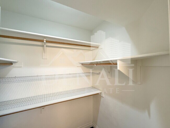 Building Photo - 1249 W Kelly Ln