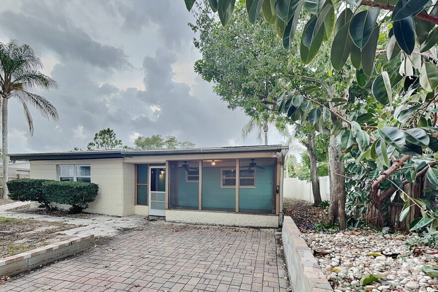 Building Photo - 1705 Coppertree Dr