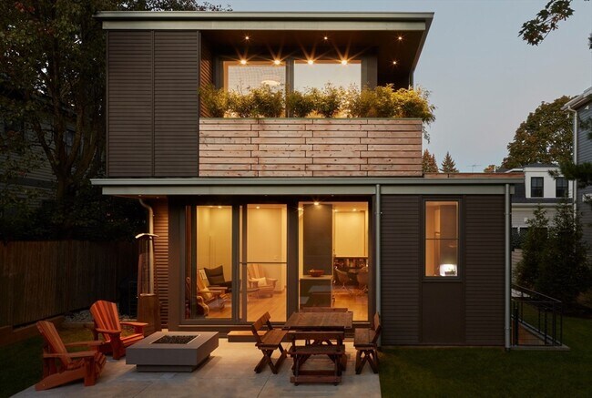 Building Photo - 76 Holworthy St