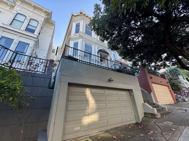 Building Photo - Elegant and Remodeled 3BR Victorian Flat n...