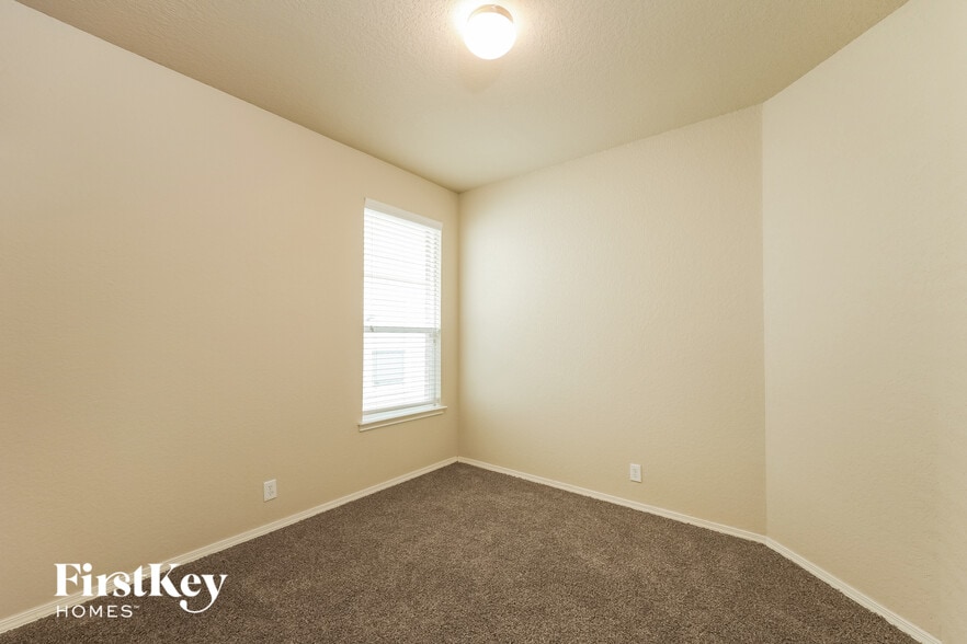 Building Photo - 10834 Mustang Oak Dr