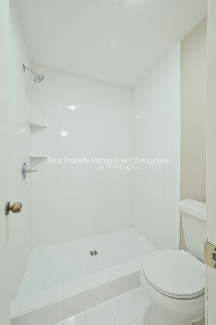 Building Photo - 7016 Stonycreek Dr