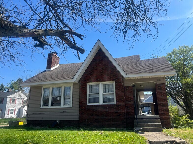 Building Photo - 918 Robinson St