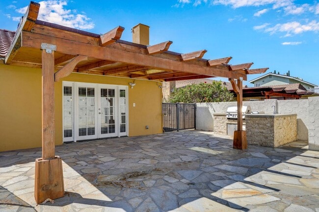 Building Photo - Fully Remodeled 4-Bedroom Single-Story ADU...