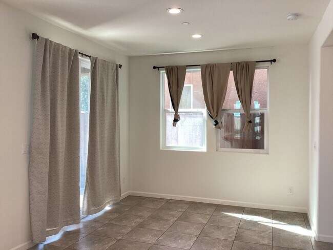 Building Photo - 229 Sunset Drive S