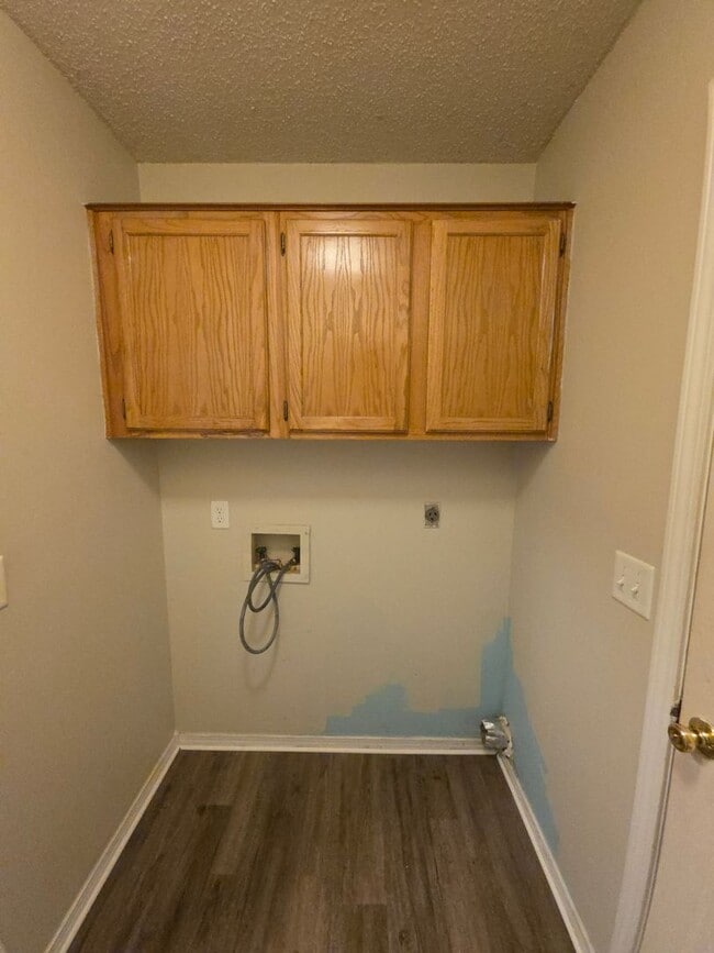 Building Photo - 408 Austin Cir