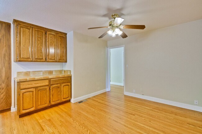 Building Photo - Spacious Home l Massive 12,525 Sq Ft Lot l...