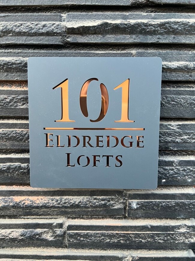 Building Photo - East Sacramento -  New Construction Studio