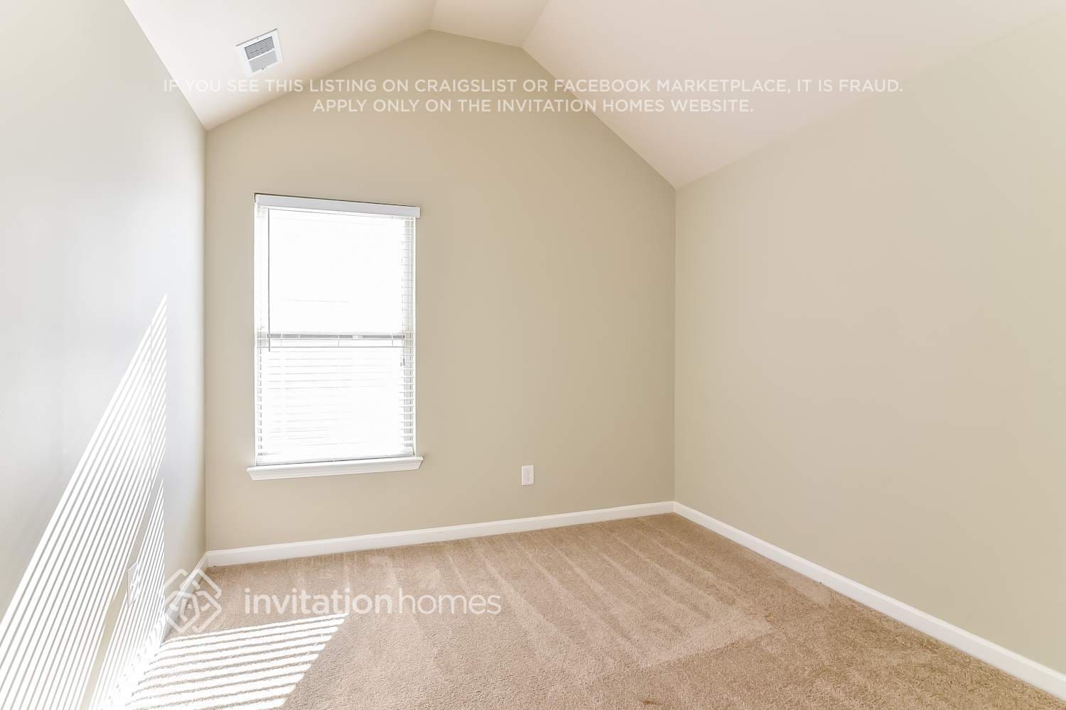 Building Photo - 3967 Rosebud Park Dr