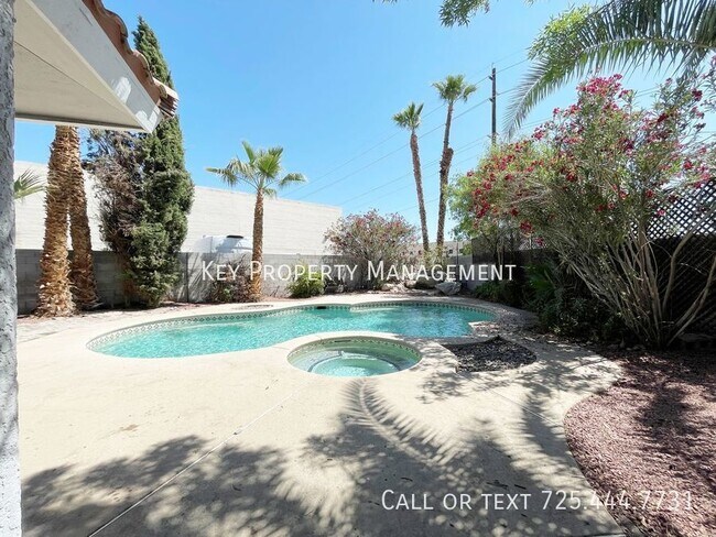 Building Photo - TWO STORY 4 BEDROOM WITH POOL NEAR SPRING ...