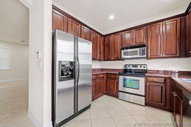 Building Photo - 948 NW 18th Ave