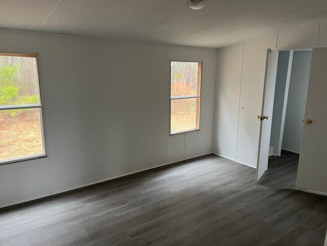 Building Photo - 632 British Rd