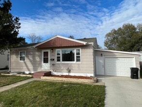 Building Photo - West Side 3 bedroom, 2 bathroom home for rent