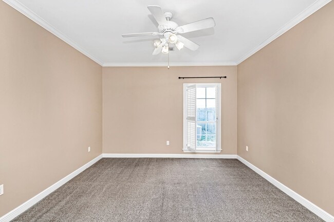 Building Photo - 3 Bedroom Townhome | Gated Community| Community Pool