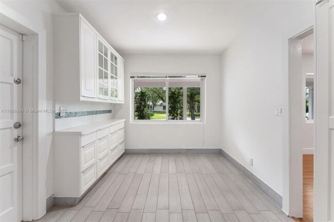 Building Photo - 4724 Orduna Dr