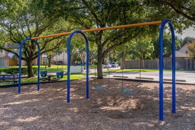 Building Photo - 1704 Crystal Hills Dr