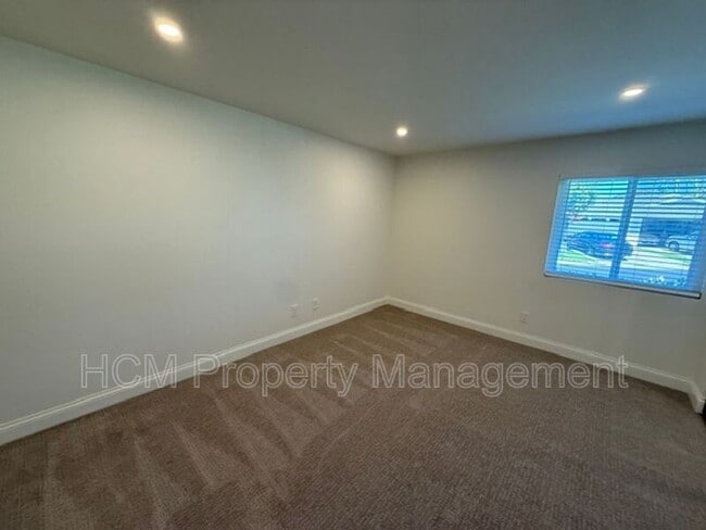 Building Photo - 3328 Paseo Halcon