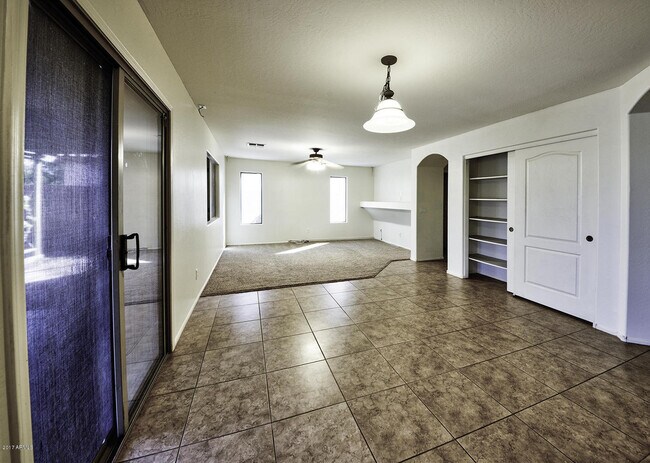 Building Photo - BEAUTIFUL 4 BED 2.5 BATH, OVER 2300SQFT., ...