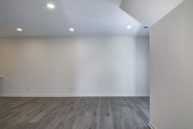 Building Photo - 2550 Dawes Place