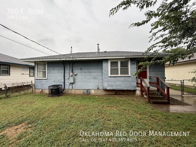 Building Photo - 760 E Rose Dr