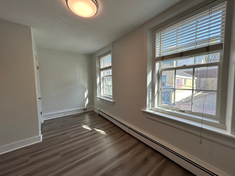 Living room - 323 Water St