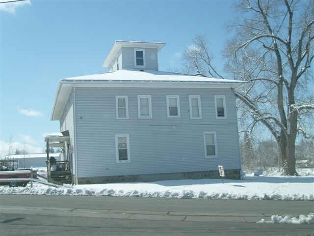 Primary Photo - 62 Big Tree St