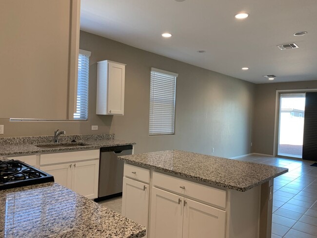 Building Photo - 3 Bedroom 2 Bath Home with 2 car garage, only built in 2020
