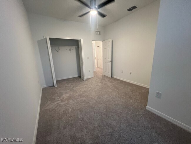 Building Photo - 2827 Blossom Wy