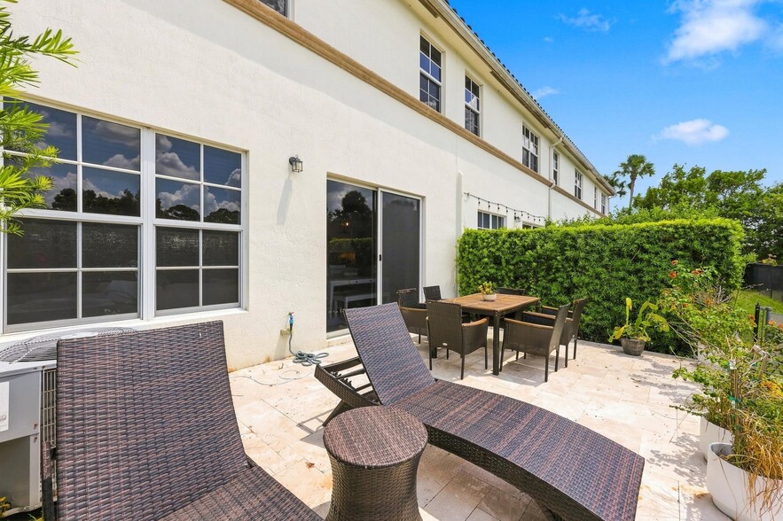 Building Photo - 4585 Tara Cove Way