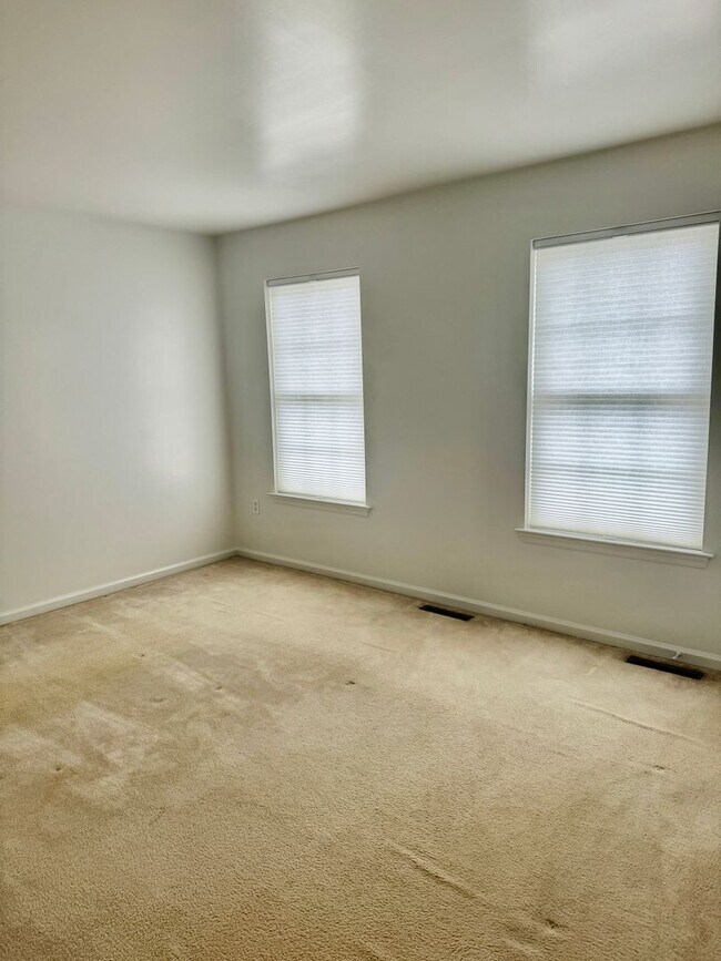 Building Photo - 809 Rockwood Dr