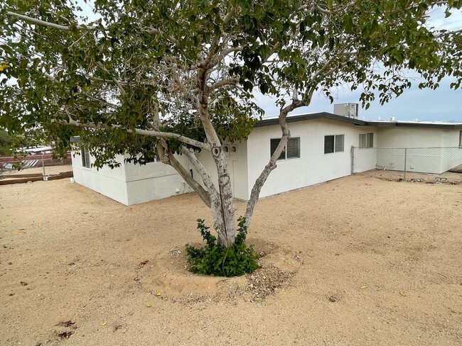 Building Photo - Ocotillo Apartments 6062-6064