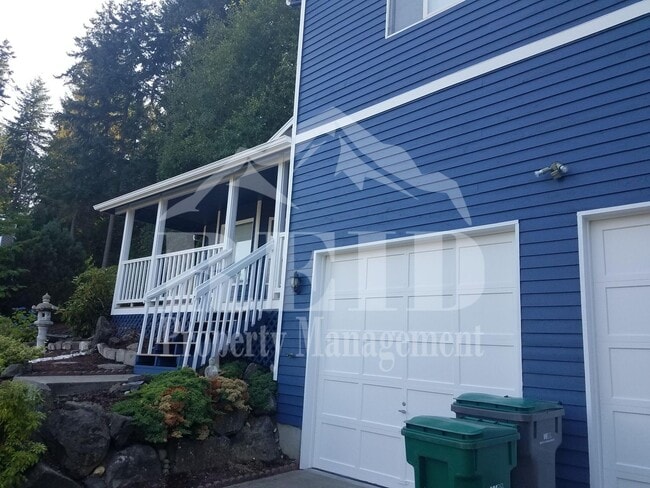 Building Photo - Ridgetop / Island Lake home located in a cul-de-sac