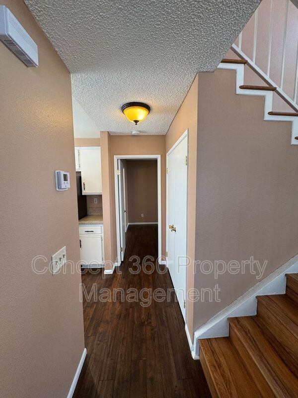 Building Photo - 770 W Almond St