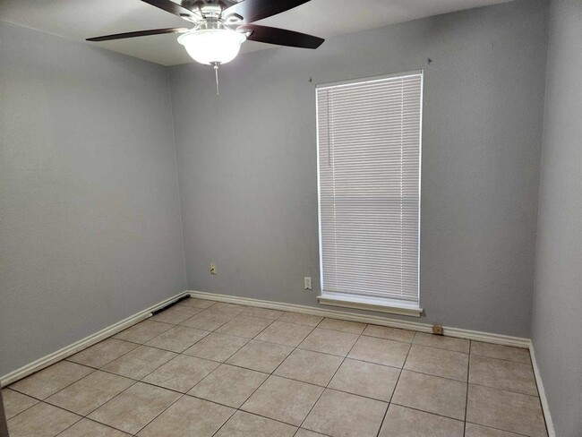 Building Photo - 3000 Ray Wood Dr