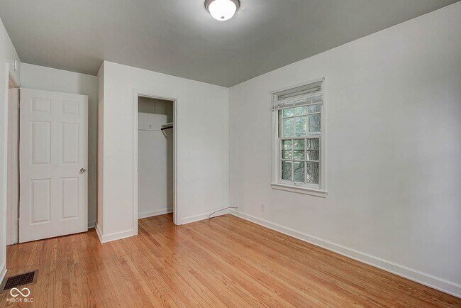 Building Photo - 5043 Boulevard Pl