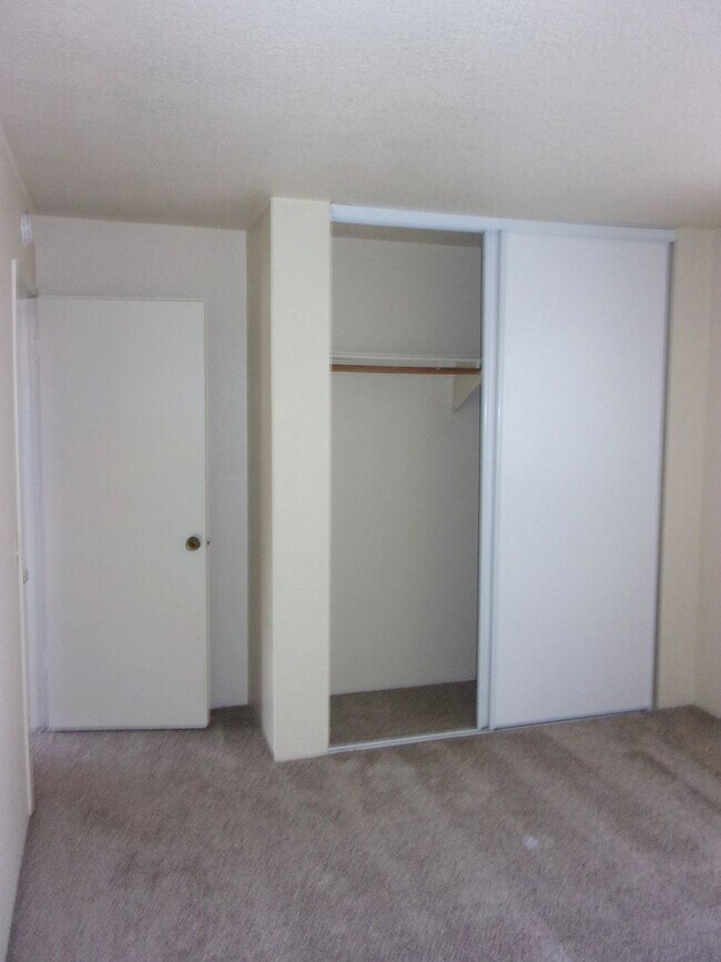 Building Photo - 408