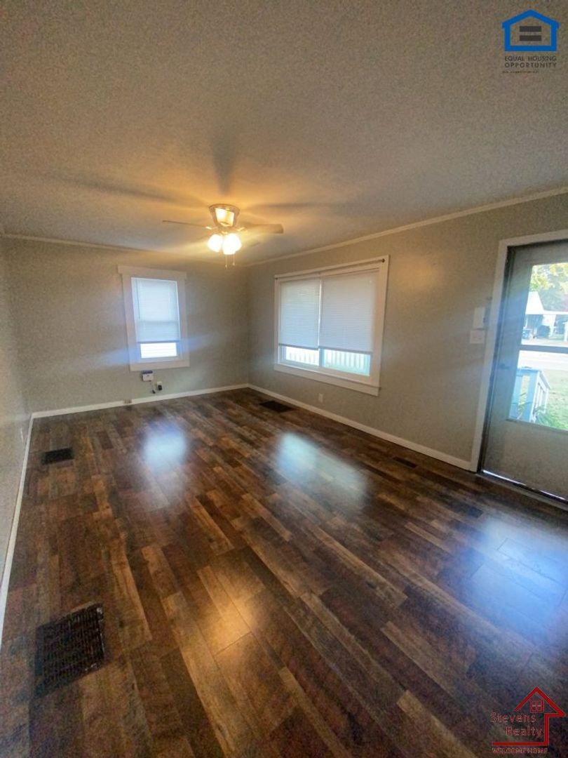 Building Photo - 3427 S Haven Rd