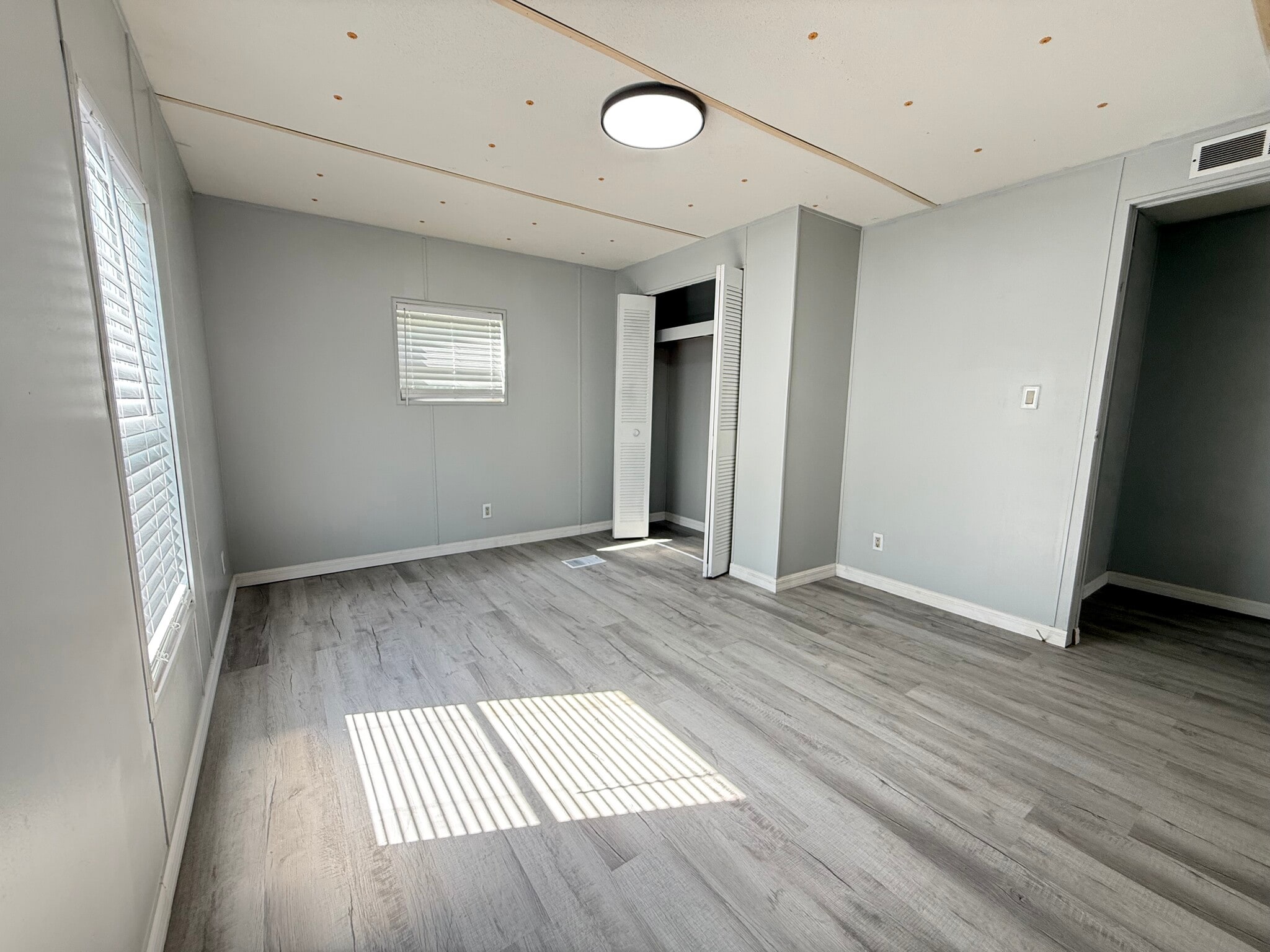 Building Photo - 256 Queen Mary Loop