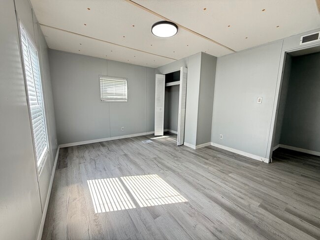Building Photo - 256 Queen Mary Loop