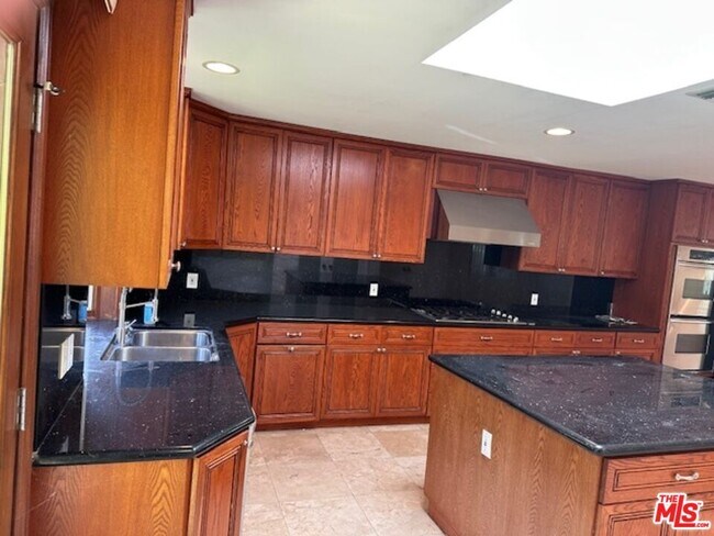 Building Photo - 3530 S Bentley Ave