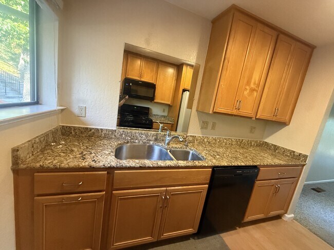 Building Photo - 488 Dogwood Dr