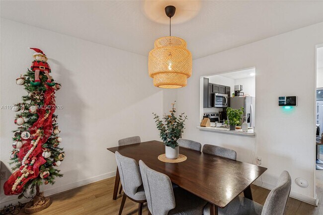 Building Photo - 476 NE 5th St