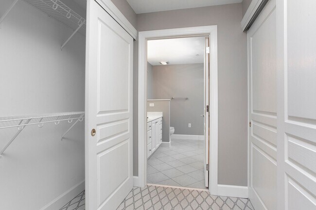Building Photo - 1 Bedroom w/Den Condo In Meadowmont Villag...