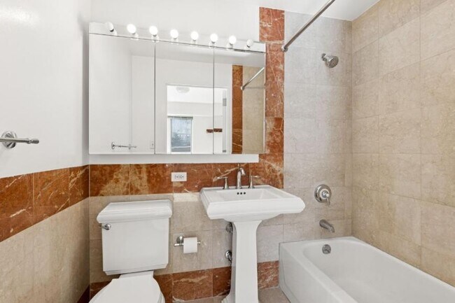 Building Photo - 2 bedroom in NEW YORK NY 10021