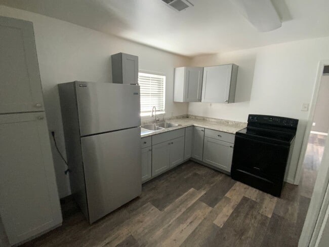 Building Photo - 111 E Pine St