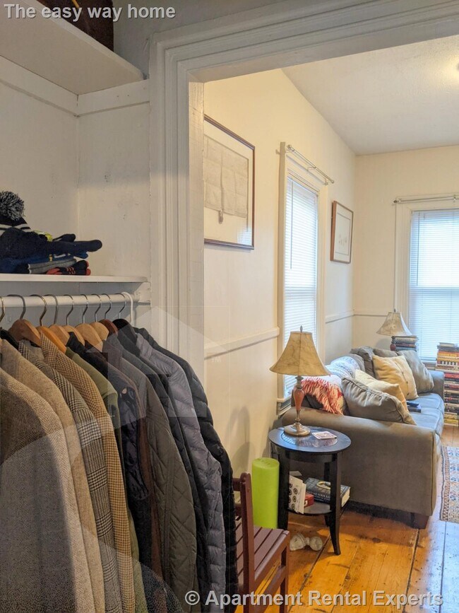 Building Photo - 2 Evergreen Square