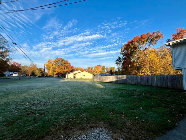 Building Photo - 1207 Rosewood Dr NE