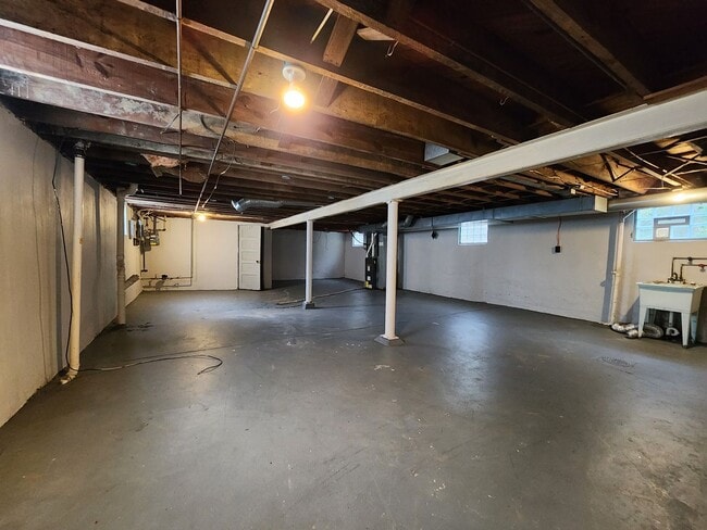 Building Photo - Lovely Home in Kennedy Heights