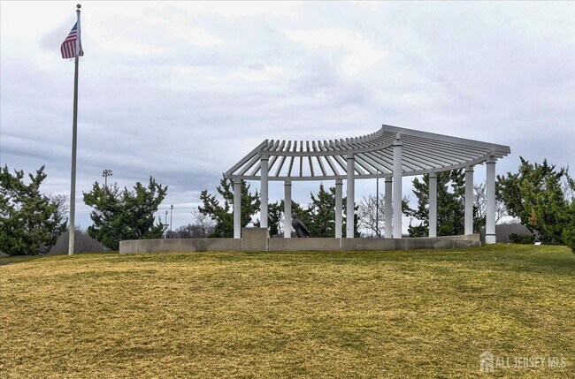 Building Photo - 5 Hilltop Ave