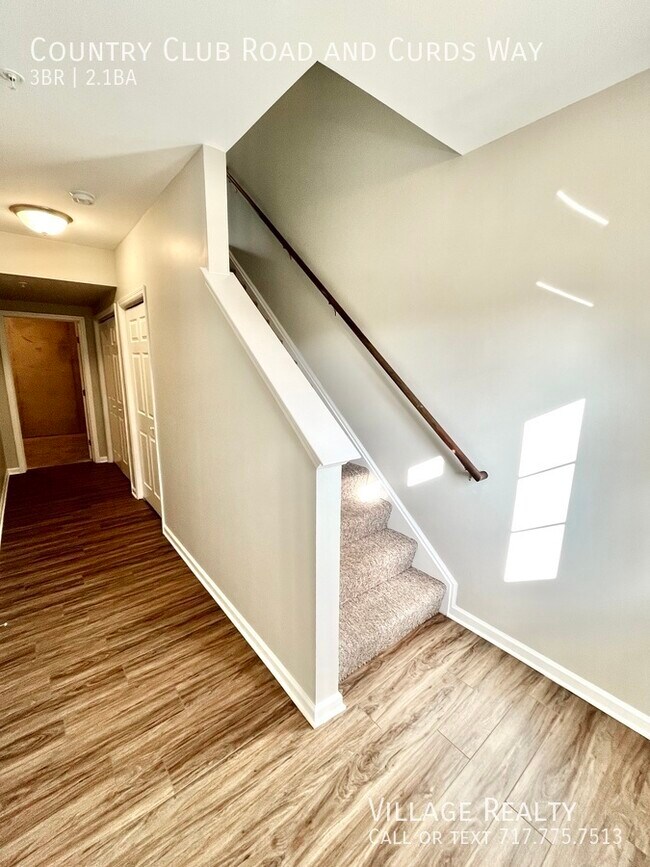 Building Photo - 705 Country Club Rd